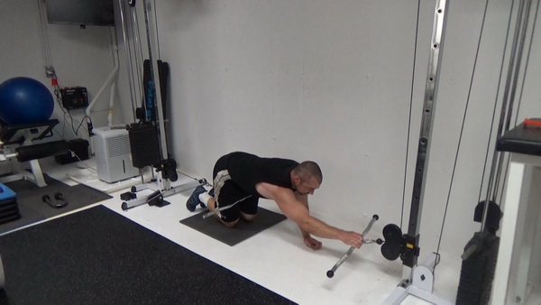 Double Cable Crunches to Light Up Your Six Pack Abs Setup 4