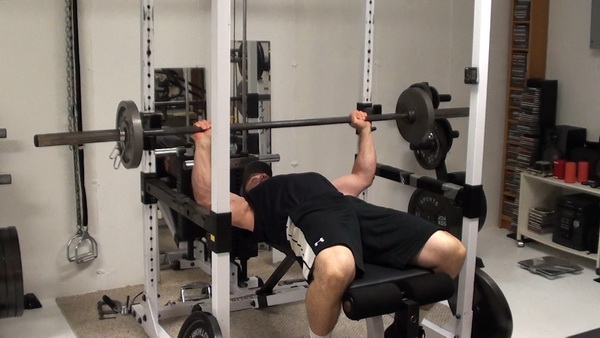 Power-Start Lactic Acid Occlusion Training for Chest For Burning Stubborn Fat Light Bench Press