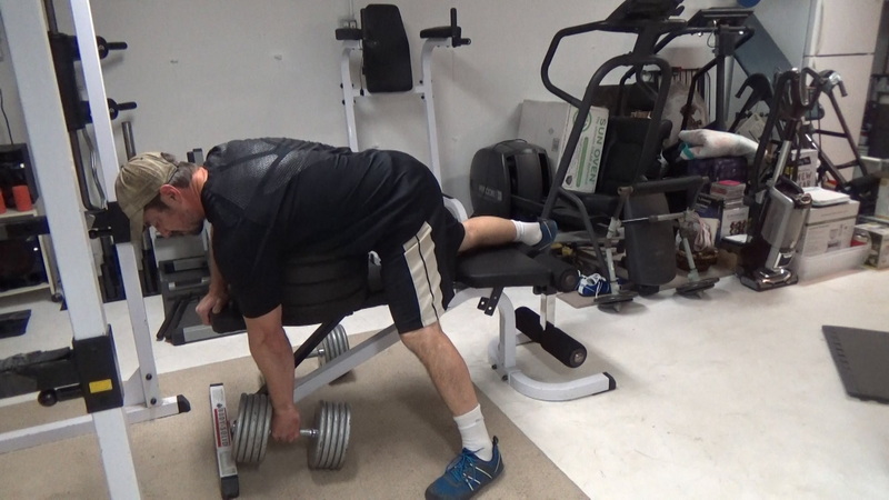 Chest-Supported One-Arm Dumbbell Rows Start