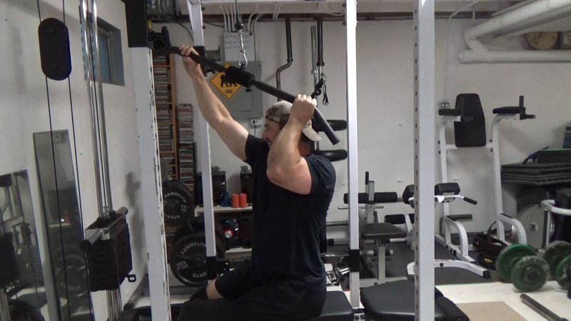 Strength Curve One-Arm Pulldowns Start