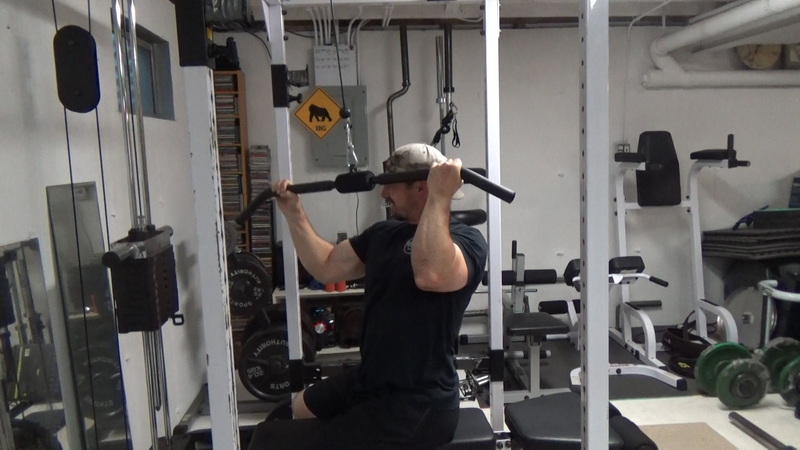 Strength Curve One-Arm Pulldowns Middle