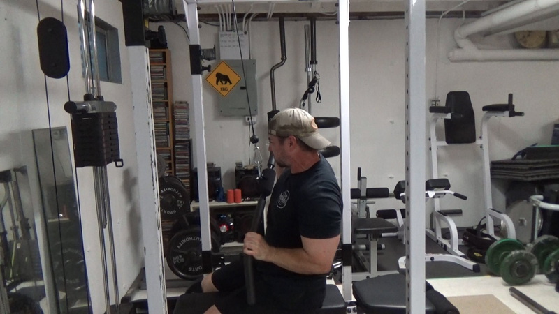 Strength Curve One-Arm Pulldowns Bottom