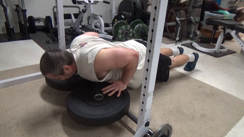 Plate-Leverage Close Grip Push-Ups