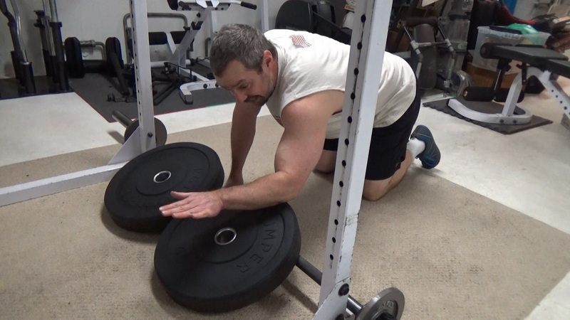 Plate-Leverage Close Grip Push-Ups